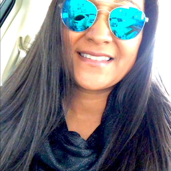 Meet your Posher, Vanessa - Picture 1 of 2